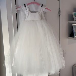 Beautiful white tulle flower girl dress, size 3